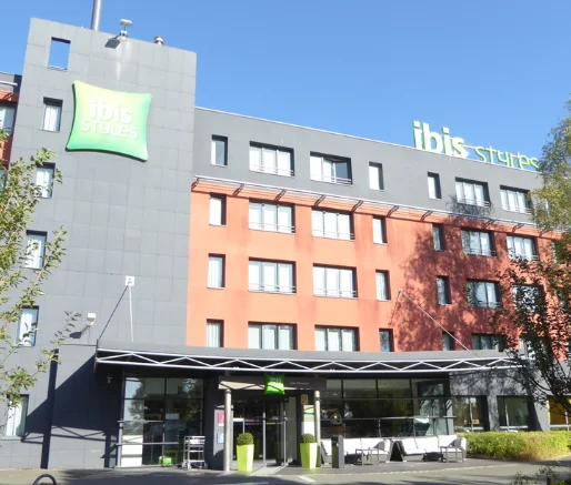 Parking Hôtel IBIS STYLES LILLE AÉROPORT — photo 1